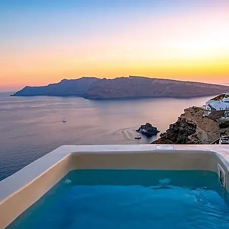 Kaleidoscope Cave Oia (Santorini)