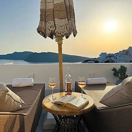 Kaleidoscope Cave Oia (Santorini)